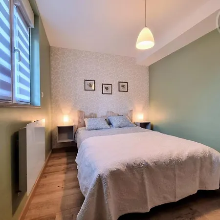 Inclus Avec Jardin Clos, Terrasse Privative, Proche Foret Et Randonnees, 1 Chambre, 1 Canape-lit - Fr-1-510-168 *